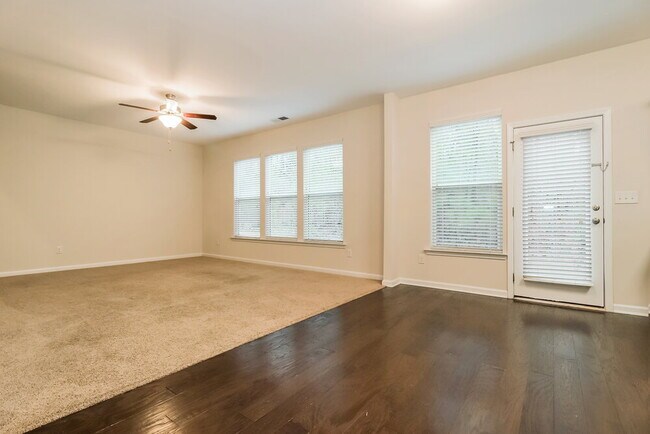 Foto del edificio - 386 Darbys Run Ct