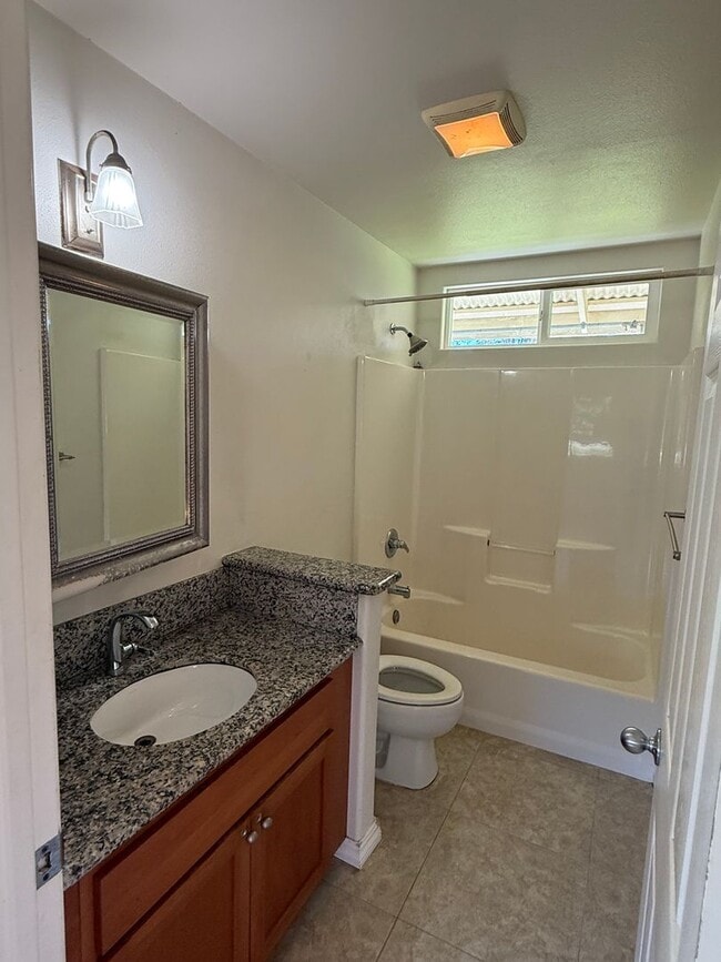Building Photo - Charming 2BR/1BA Home in Orchidland