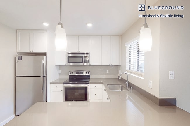 Foto del edificio - 7205 Charmant Dr