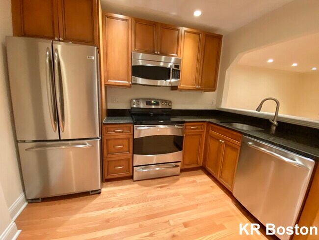 Building Photo - 48 Brattle St