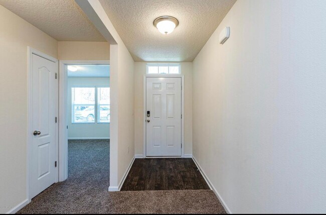 Building Photo - 32 Del Mar Cir
