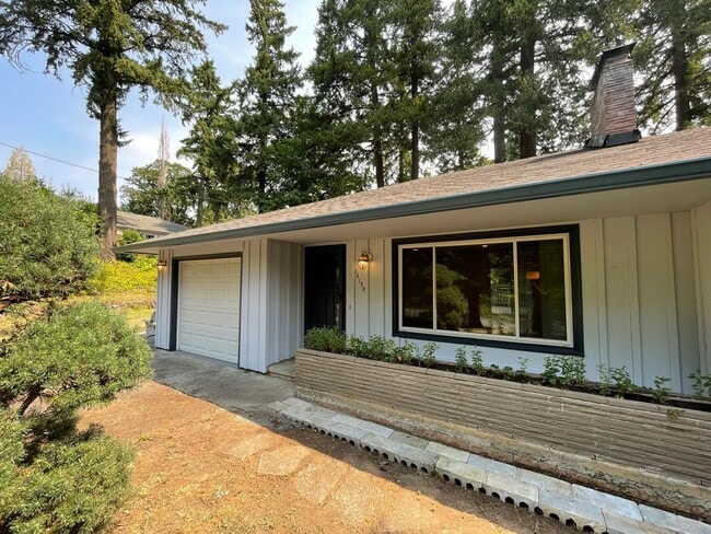 Foto del edificio - Lovely Lake Oswego Home with Attached Gara...