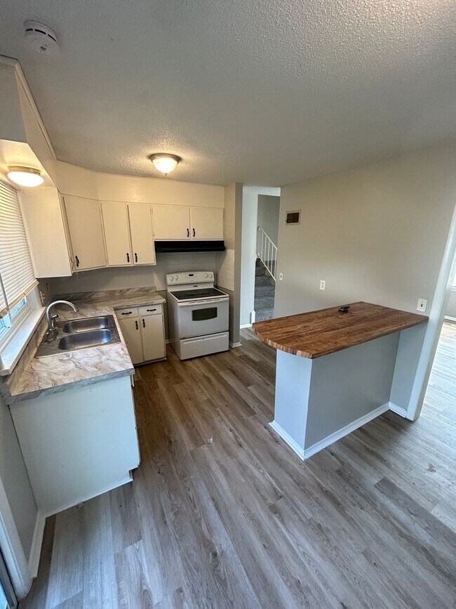 Foto del edificio - COMING SOON! Charming 3 Bed 1 Bath Home! $1295.00