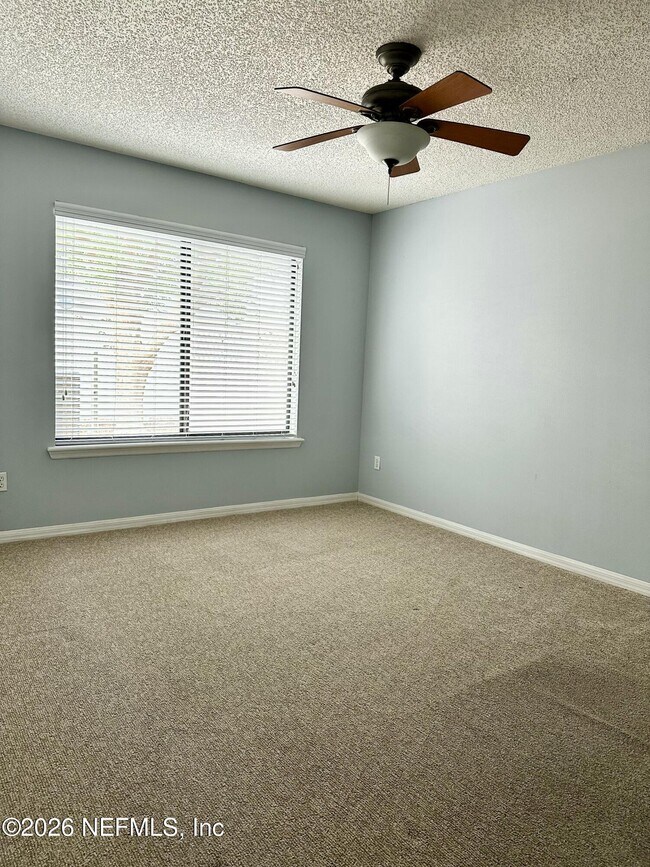 Foto del edificio - 341 Redwood Ln