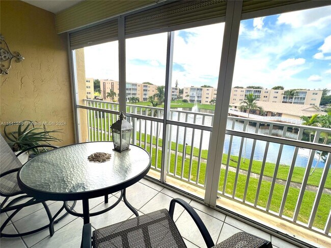 Building Photo - 1024 SE 3rd Ave