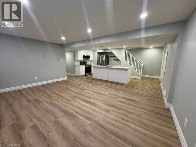 Building Photo - 10 Bonfair Ct