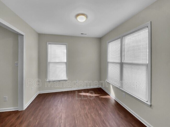 Building Photo - 3136 Driftwood Dr