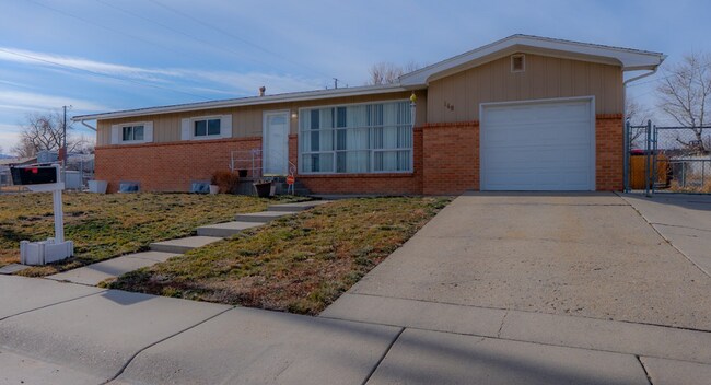 Foto del edificio - Comfort & Convenience: 3BR Home with Garage, RV Parking, and Flex Room