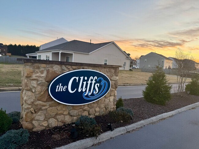 Foto del edificio - Beautiful 4 bedroom 2.5 bath home located in the Cliffs subdivision!