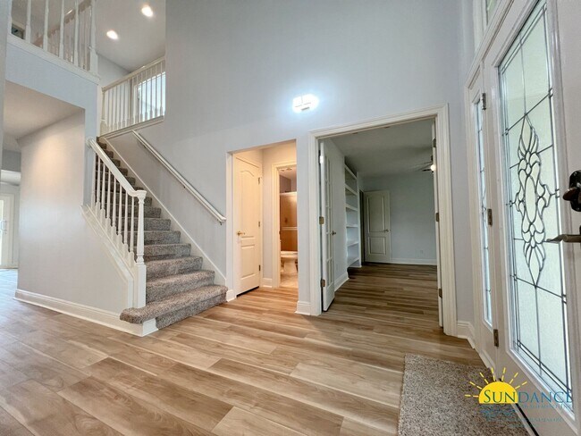 Building Photo - Stunning 4 bedroom 4 bath Waterfront home ...