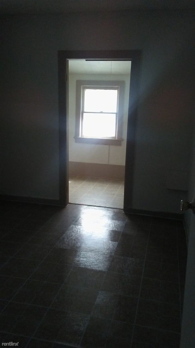Building Photo - 301 Sheldon St
