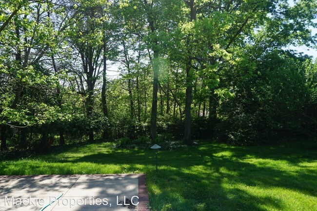 Building Photo - 1227 S Pickwick Pl