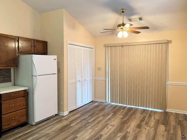 Building Photo - 106 Saddlehorn Dr