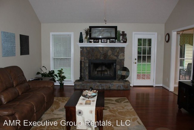 Building Photo - 3 br, 2 bath House - 294 Elmwood Dr