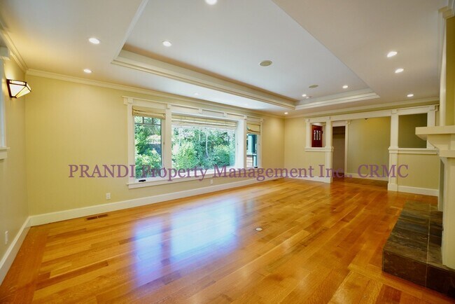 Foto del edificio - "COMING SOON" Impeccable Quality In This Gorgeous Greenbrae Home