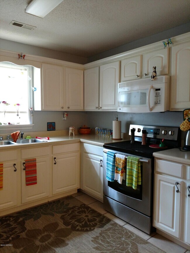 Building Photo - 303 Carlisle Ct