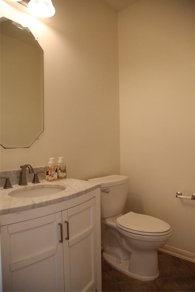 Foto del edificio - 1611 Candleston Ln