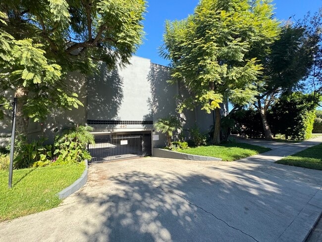 Building Photo - 447 W Elk Ave