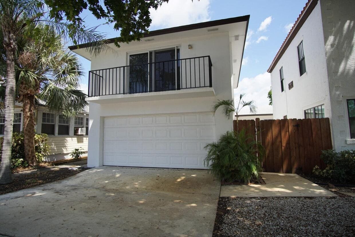 Photo - 331 S Federal Hwy - Hwy #1 Garage unit