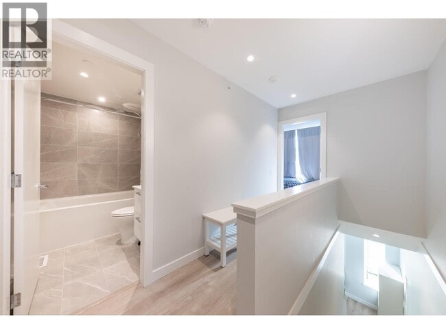 Photo du bâtiment - 5370 Crooked Br Rd