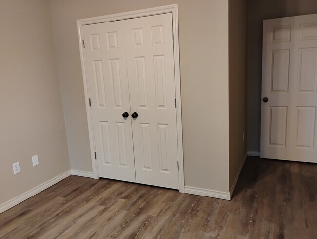 Foto del edificio - 4200 Middleham Ave