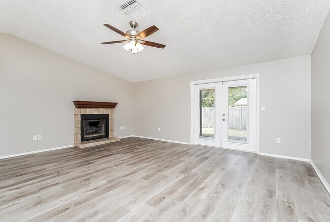 Foto del edificio - 633 Timber Bay Cir W