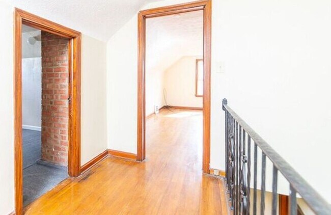 Building Photo - GARFIELD HTS 3 BEDROOM 2BATH SINGLE FAMILY...