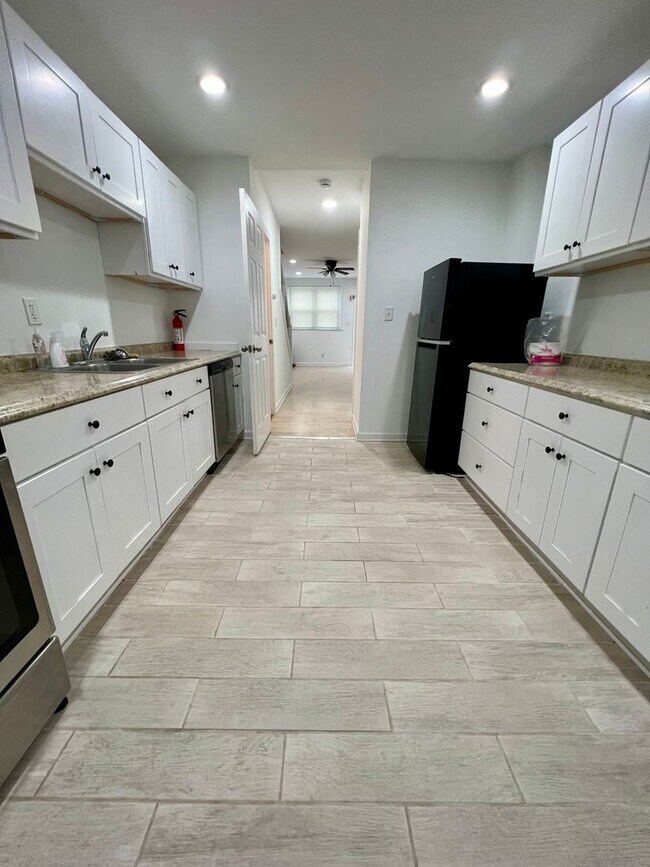 Foto del edificio - Stunning 2-Bedroom Townhome in the heart of Passyunk Square! Available NOW!