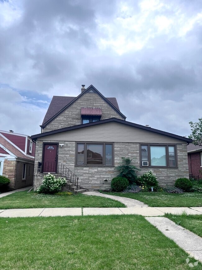 Building Photo - 1215 N 19th Ave