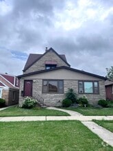 Building Photo - 1215 N 19th Ave