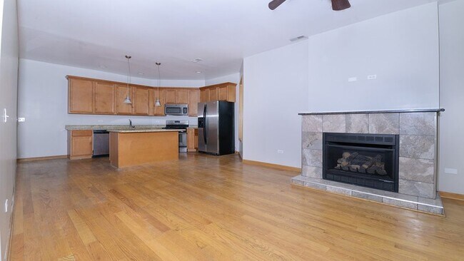 Building Photo - 4341 S Prairie Ave