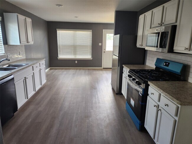 Foto del edificio - 26611 Wilderye Cv Ln