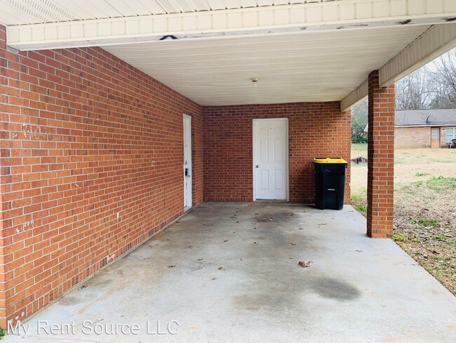 Building Photo - 3 br, 1.5 bath House - 32 Richard Allen Dr