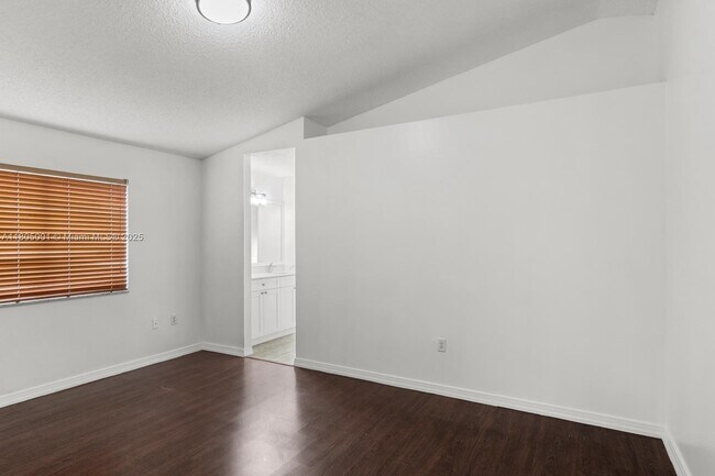 Foto del edificio - 7601 NW 166th Ter
