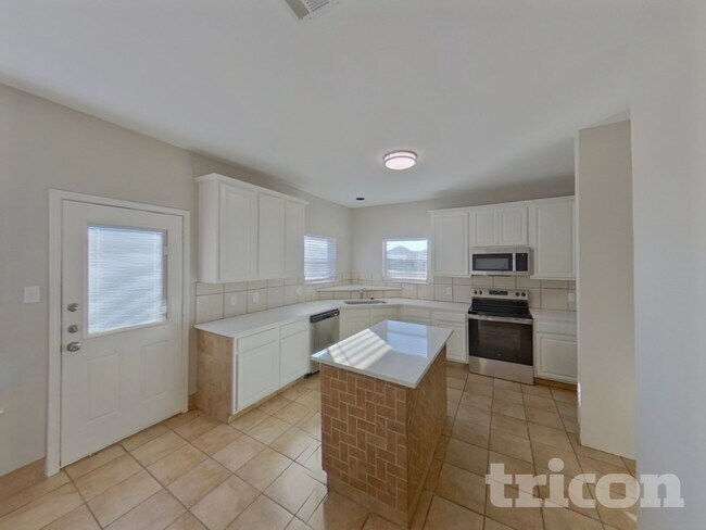 Building Photo - 521 Sandy Ln