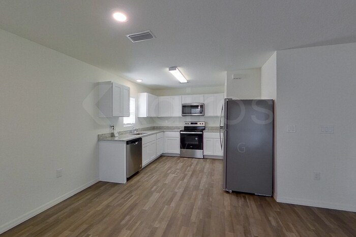 Building Photo - 158 Snedeker St