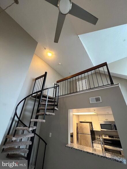 Building Photo - 14055 Vista Dr