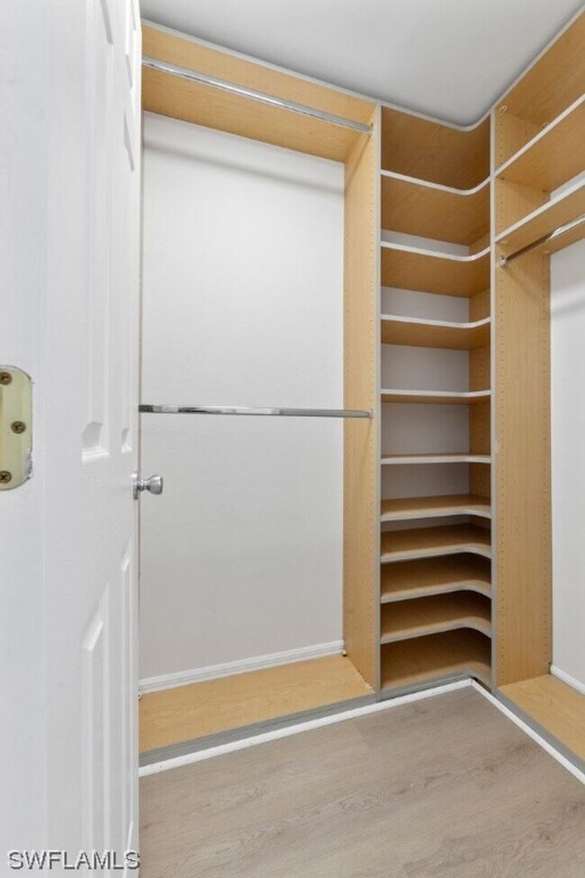 Foto del edificio - 4BR Home in Gated Town Lakes Community with Lake View