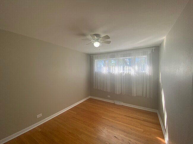Foto del edificio - 1025 N Dee Rd