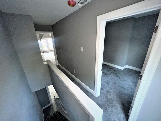 Foto del edificio - Brand New 5 Bedroom Modern Renovation with...