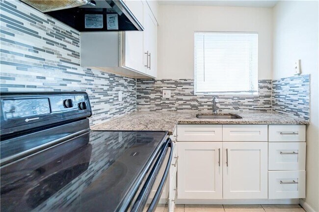 Foto del edificio - 1251 W River Dr