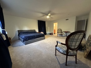 Building Photo - 6636 Isle of Skye Dr