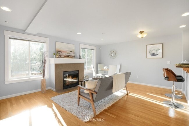 Large 2-Bedroom Northgate Townhome - Large 2-Bedroom Northgate Townhome