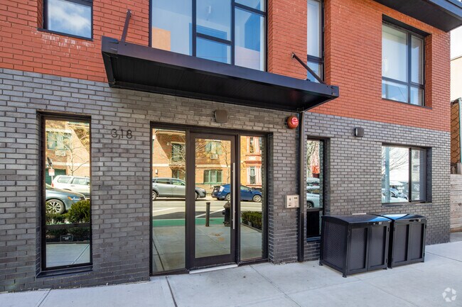 Entrada - 318-320 20th St