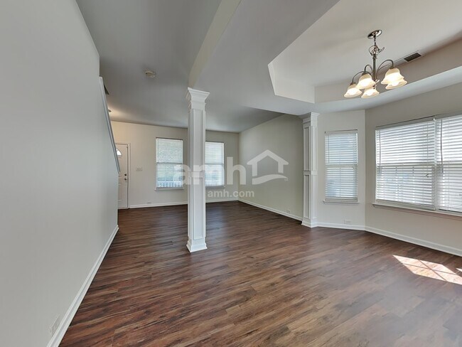 Building Photo - 2526 Ingleside Dr