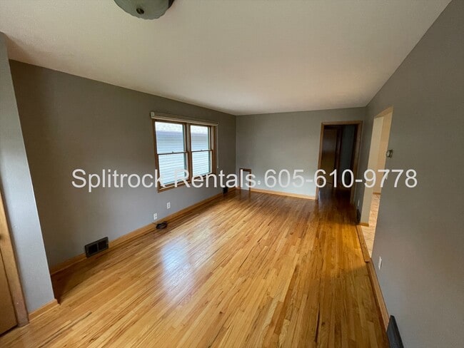 Building Photo - 2208 S Hawthorne Ave