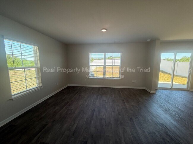 Foto del edificio - 5277 Ironwood Dr