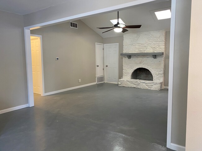 Building Photo - 9214 Robins Nest Ln