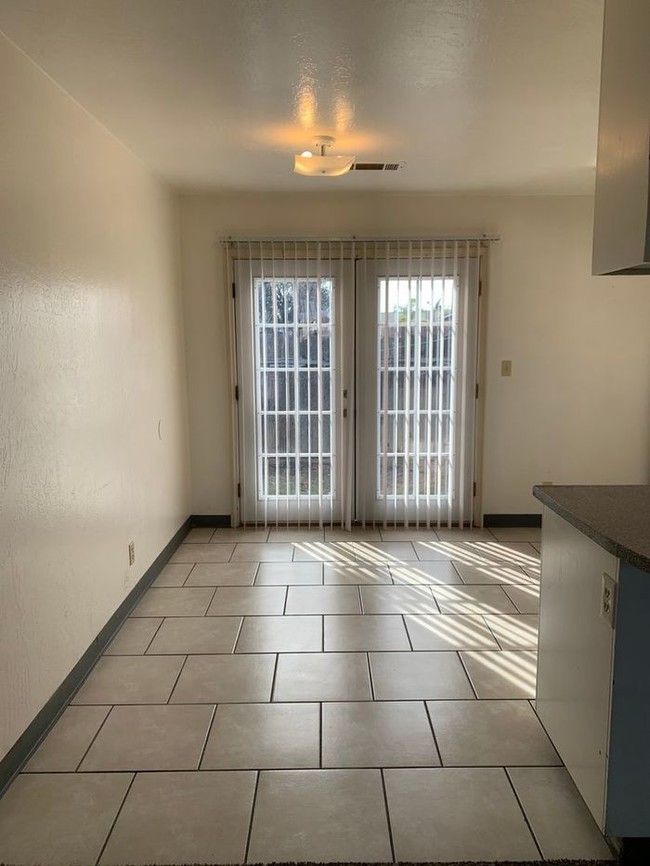 Building Photo - Corner unit available in Armona!