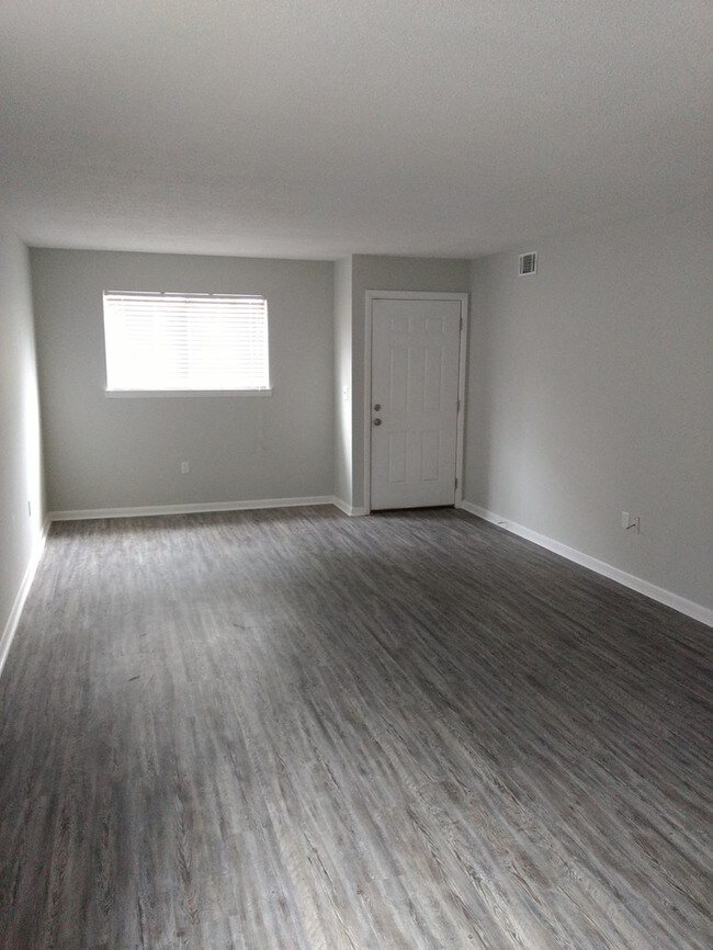 Building Photo - 3993 Harbor Hills Updated Townhome
